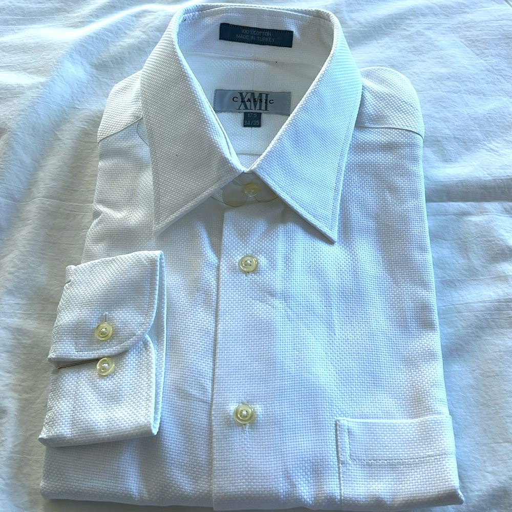 NWT Men’s XMI Classic LS White textured dress shirt. 
17.5 - 34/35